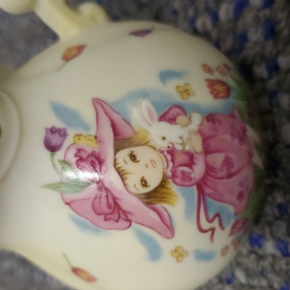 Geo Z Lefton Co 8212 Girl with Bunny Design Small Pitcher Creamer - Picture 2 of 6